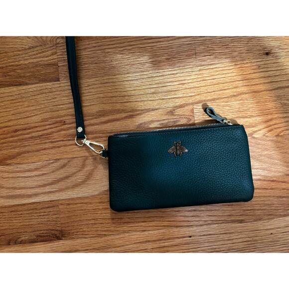 New Hunter Green Leather Zip Wristlet Wallet Bumble Bee on Front - Picture 2 of 8